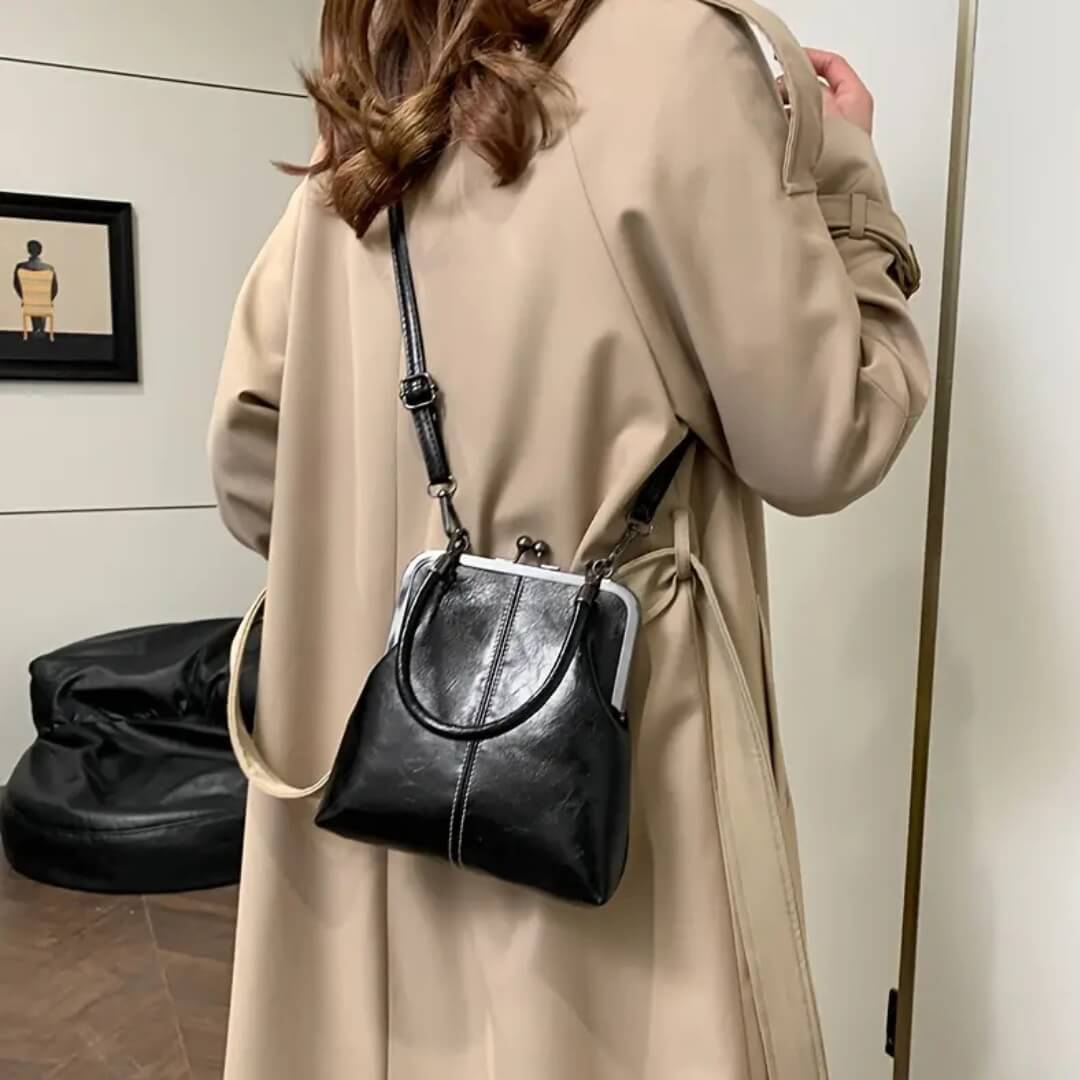 Clara | Baiser Intemporel | Vintage