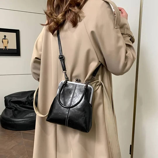Clara | Baiser Intemporel | Vintage