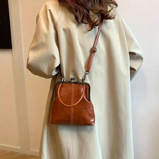 Clara | Baiser Intemporel | Vintage